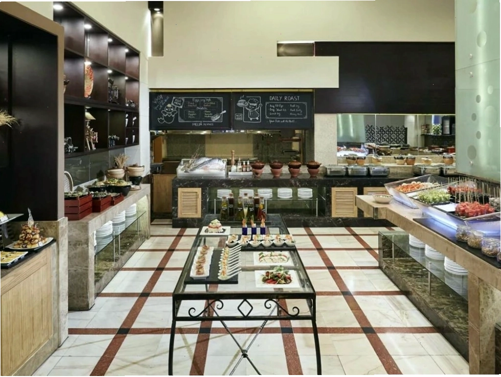 Nhà hàng El Patio tại Melia Hà Nội với không gian sang trọng