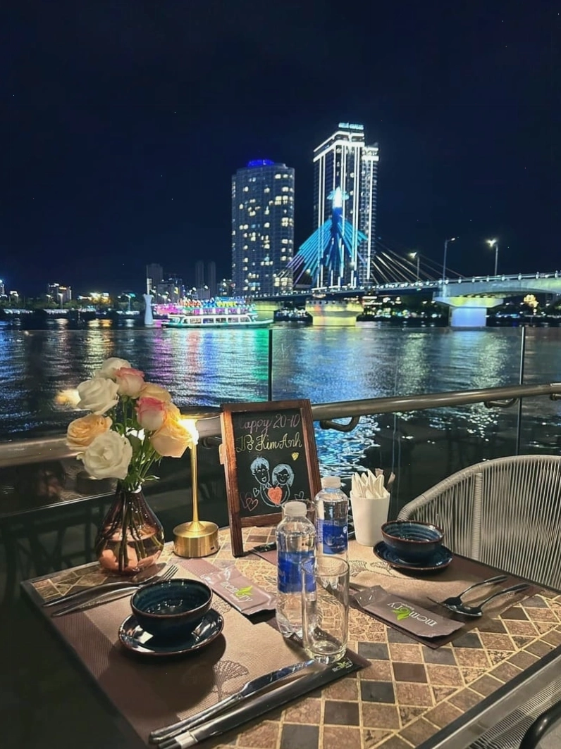 Nhà hàng fine dining Memory Lounge Đà Nẵng nhìn ra sông Hàn