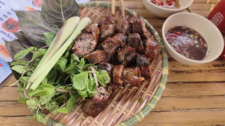 Nhà Hàng Gió Sông: Khám Phá Hương Vị Đồng Quê Mộc Mạc Giữa Lòng Thành Phố