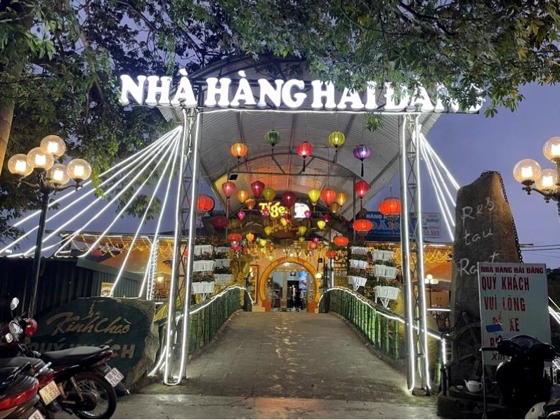Nhà hàng Hải Đăng Bắc Giang với vị trí đặc biệt trên mặt hồ