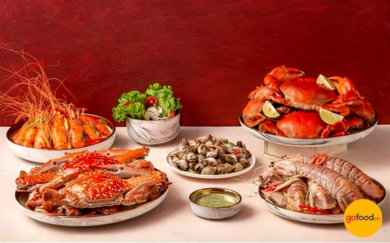 Nhà hàng hải sản Cửu Vân Long phục vụ hàng trăm món buffet