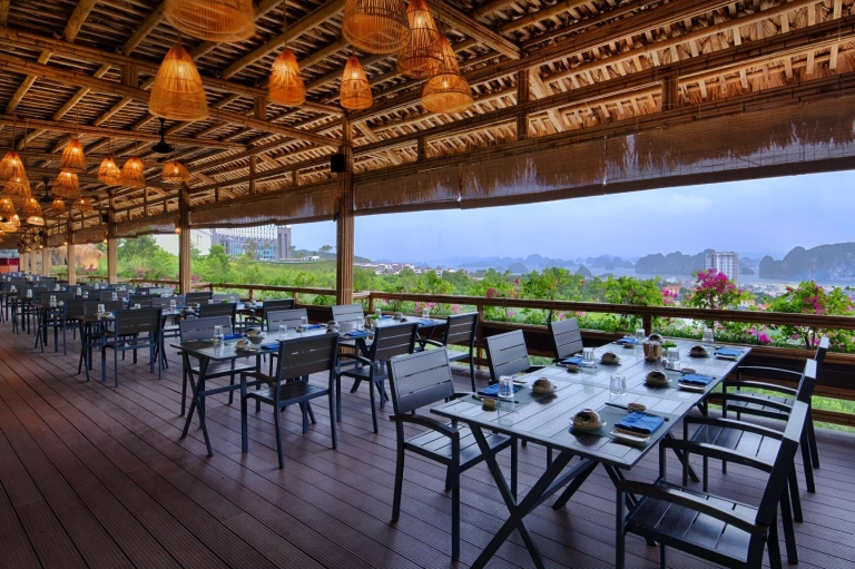 Nhà hàng Hương Biển Thủ Đức: Khám phá menu hải sản tươi ngon
