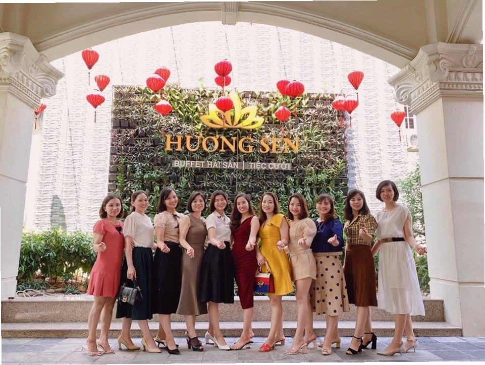 Nhà hàng Hương Sen Mễ Trì với không gian thoáng đãng, sang trọng