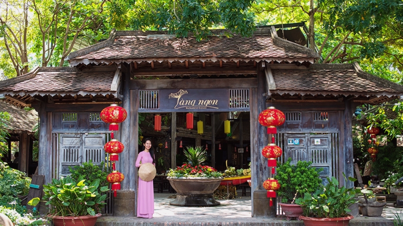 Nhà hàng Làng Ngon Nha Trang với không gian ấm cúng và món ăn đặc sắc