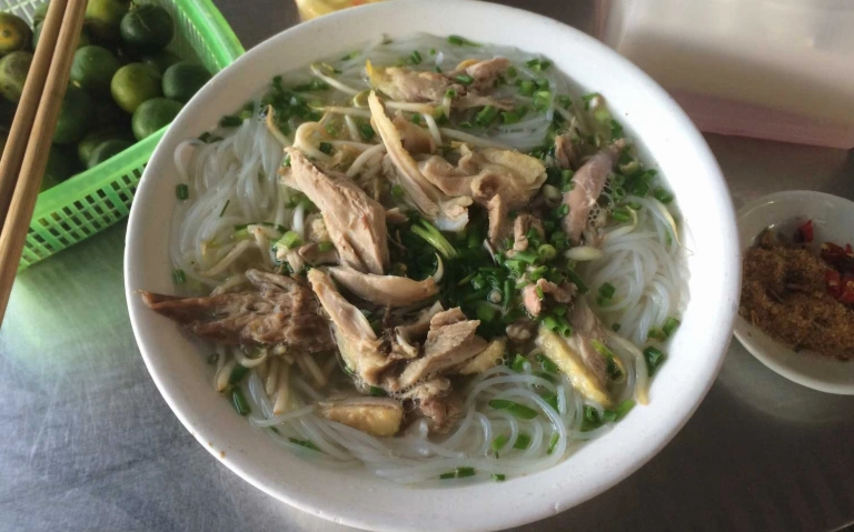 Nhà hàng Minh Tuấn 3 Hạ Long: Địa điểm ăn uống đáng trải nghiệm