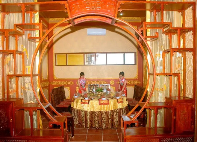 Nhà Hàng Ngọc Minh: Trải Nghiệm Ẩm Thực Cung Đình Độc Đáo Tại Ninh Bình
