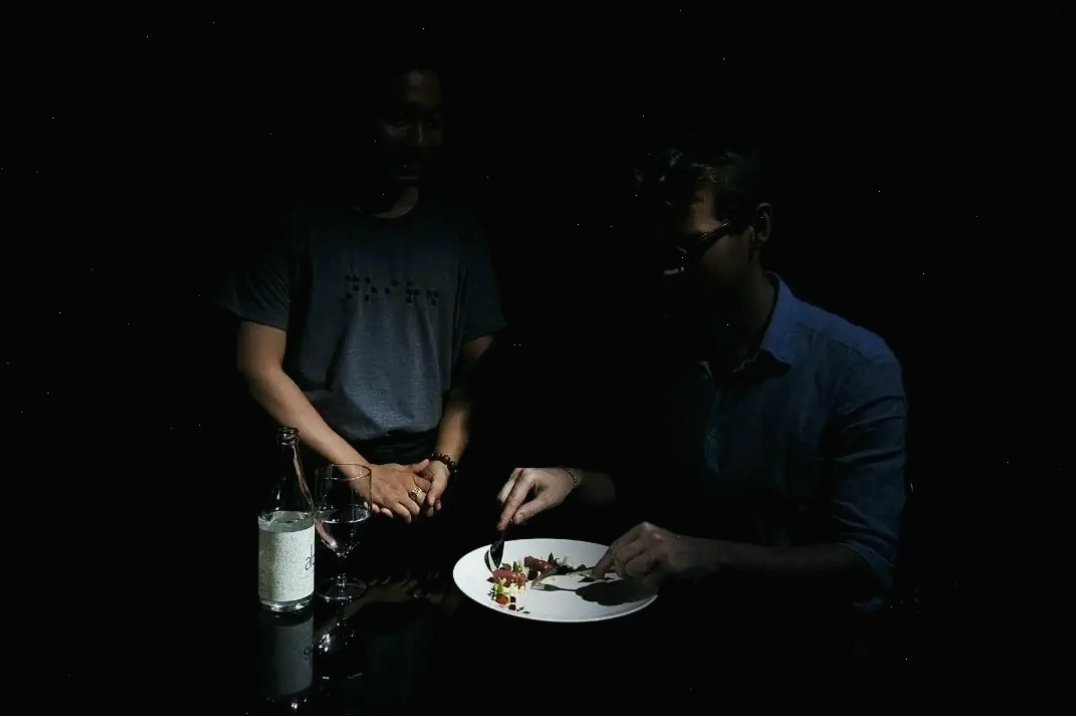 Nhà hàng Noir Dining in the Dark Sài Gòn