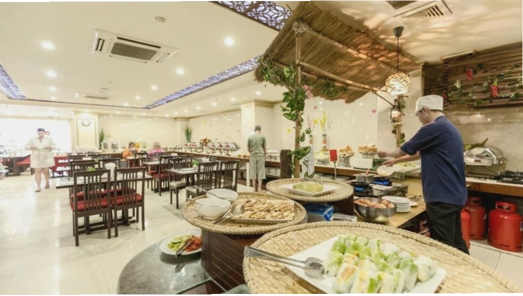 Nhà hàng rộng rãi