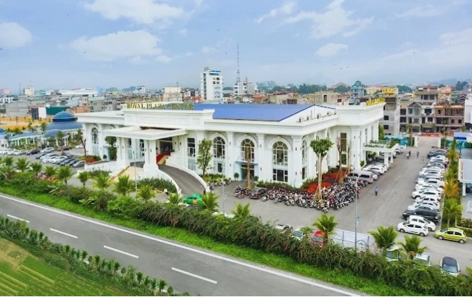 Nhà hàng Royal Tuyên Quang với không gian hiện đại, sang trọng