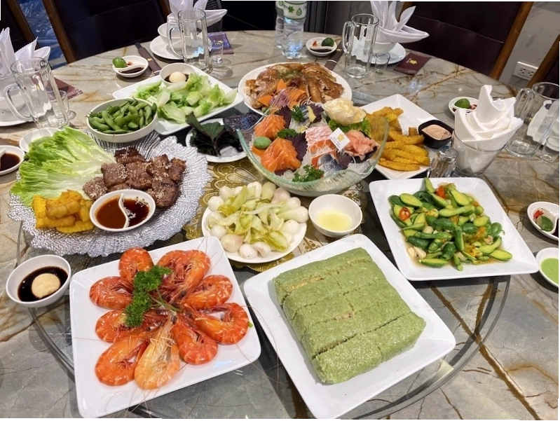 Nhà hàng Rùa Vàng với menu đa dạng và không gian ấm cúng
