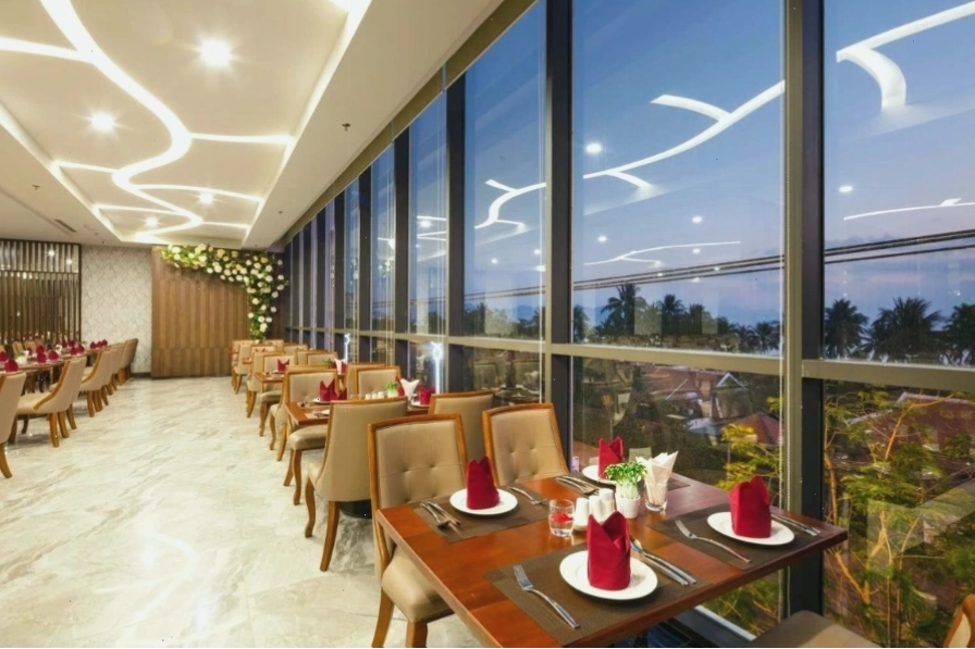Nhà hàng sang trọng tại Vesna Hotel Nha Trang