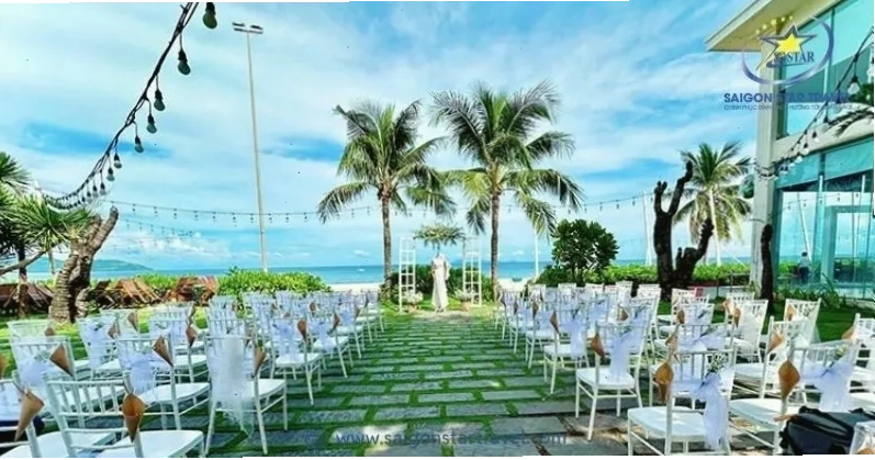 Nhà hàng sang trọng với view biển tại Công viên Cá Voi Đà Nẵng