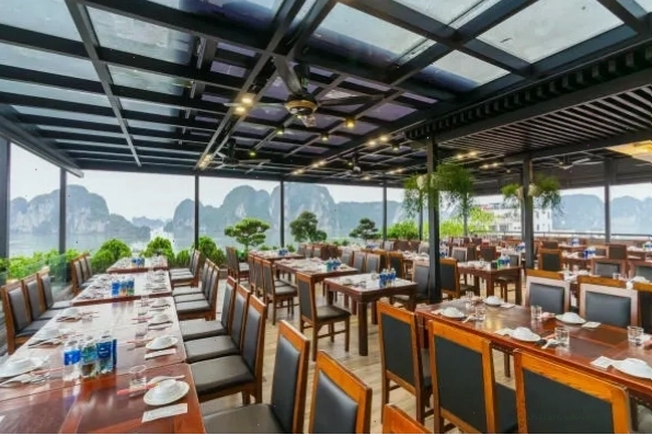 Nhà hàng Talata Seafood Hạ Long với không gian hiện đại và tầm nhìn đẹp
