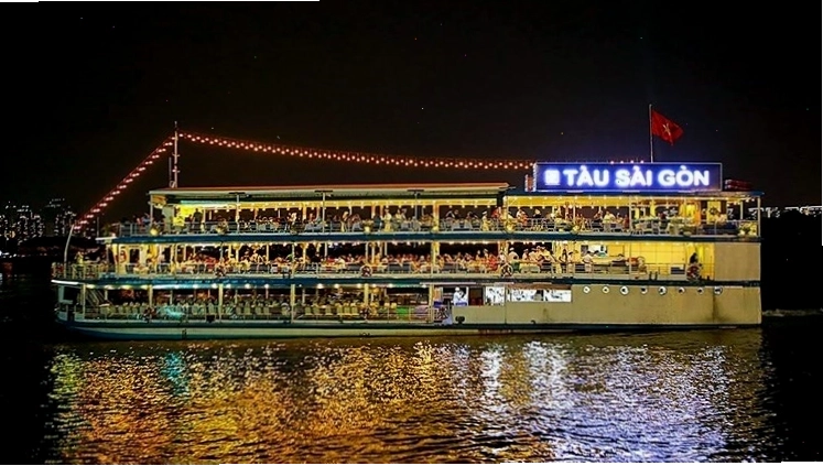 Nhà hàng Tàu Sài Gòn 3 tầng sang trọng trên sông