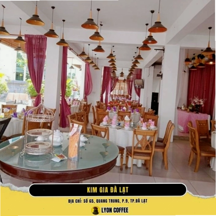 Nhà hàng Thủy Tạ nhìn ra Hồ Xuân Hương Đà Lạt