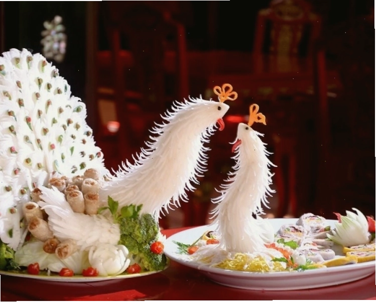 Nhà hàng Tịnh Gia Viên nổi tiếng với món nem công chả phụng
