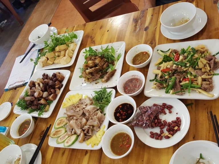 Nhà hàng Vườn Nhãn: Trải nghiệm ẩm thực và không gian xanh mát giữa lòng Hà Nội