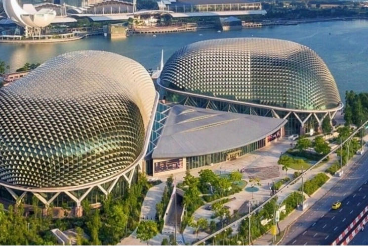 Nhà hát Esplanade nơi diễn ra nhiều sự kiện nghệ thuật đặc sắc gần Merlion Park