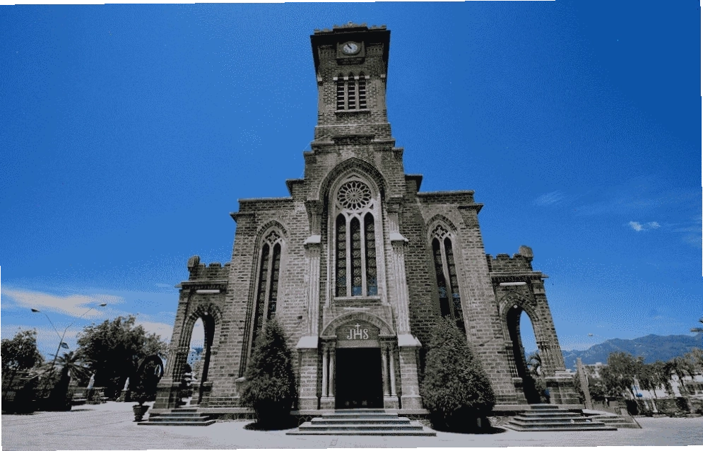 Nhà thờ đá Nha Trang với kiến trúc Gothic ấn tượng