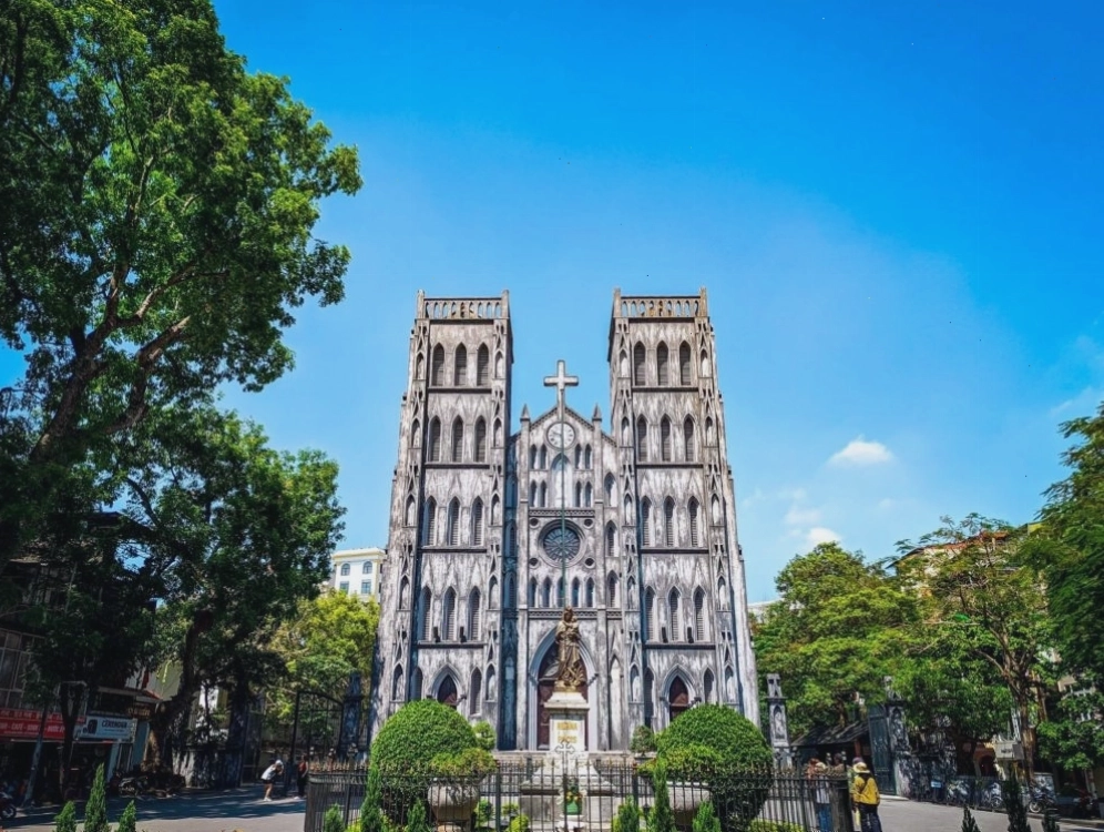 Nhà thờ Lớn Hà Nội với kiến trúc Gothic cổ kính