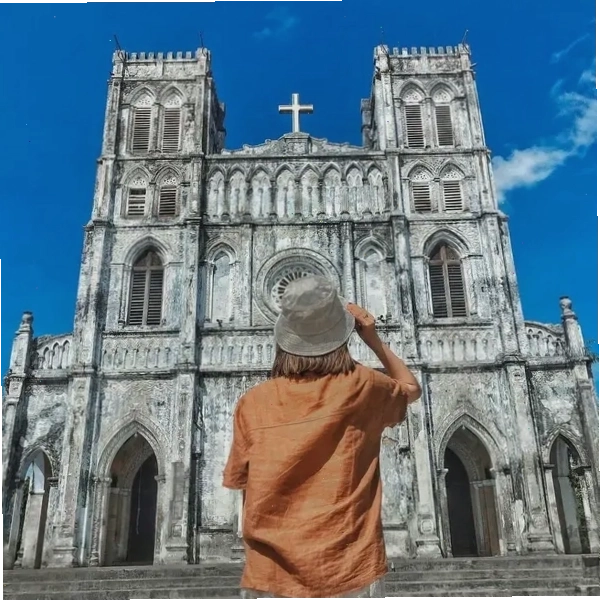 Nhà thờ Mằng Lăng với kiến trúc Gothic cổ kính