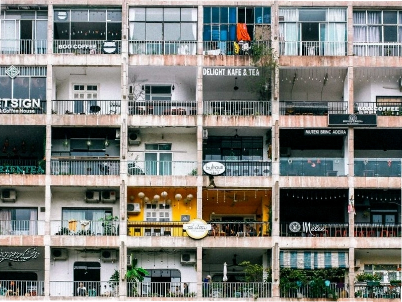 Nhà thờ Tân Định màu hồng nổi bật