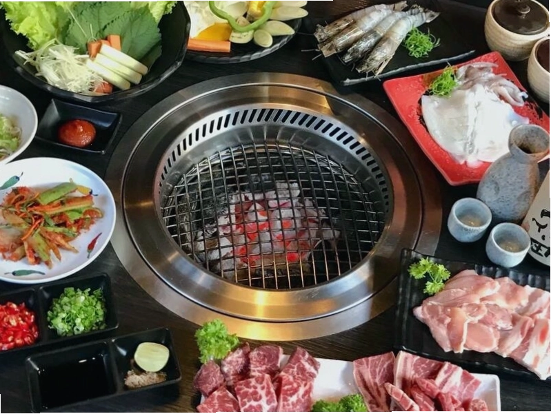 Nhân viên nhà hàng Phổ Đình phục vụ chuyên nghiệp