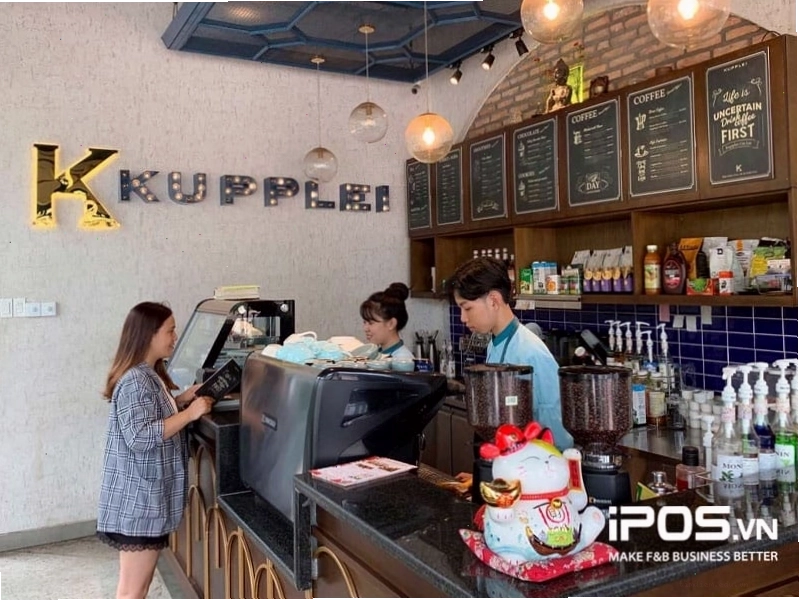 Nhân viên xử lý phàn nàn của khách hàng