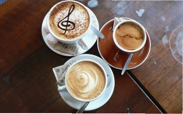 Nhật Nguyệt Cafe với không gian yên tĩnh và đội ngũ phục vụ thân thiện
