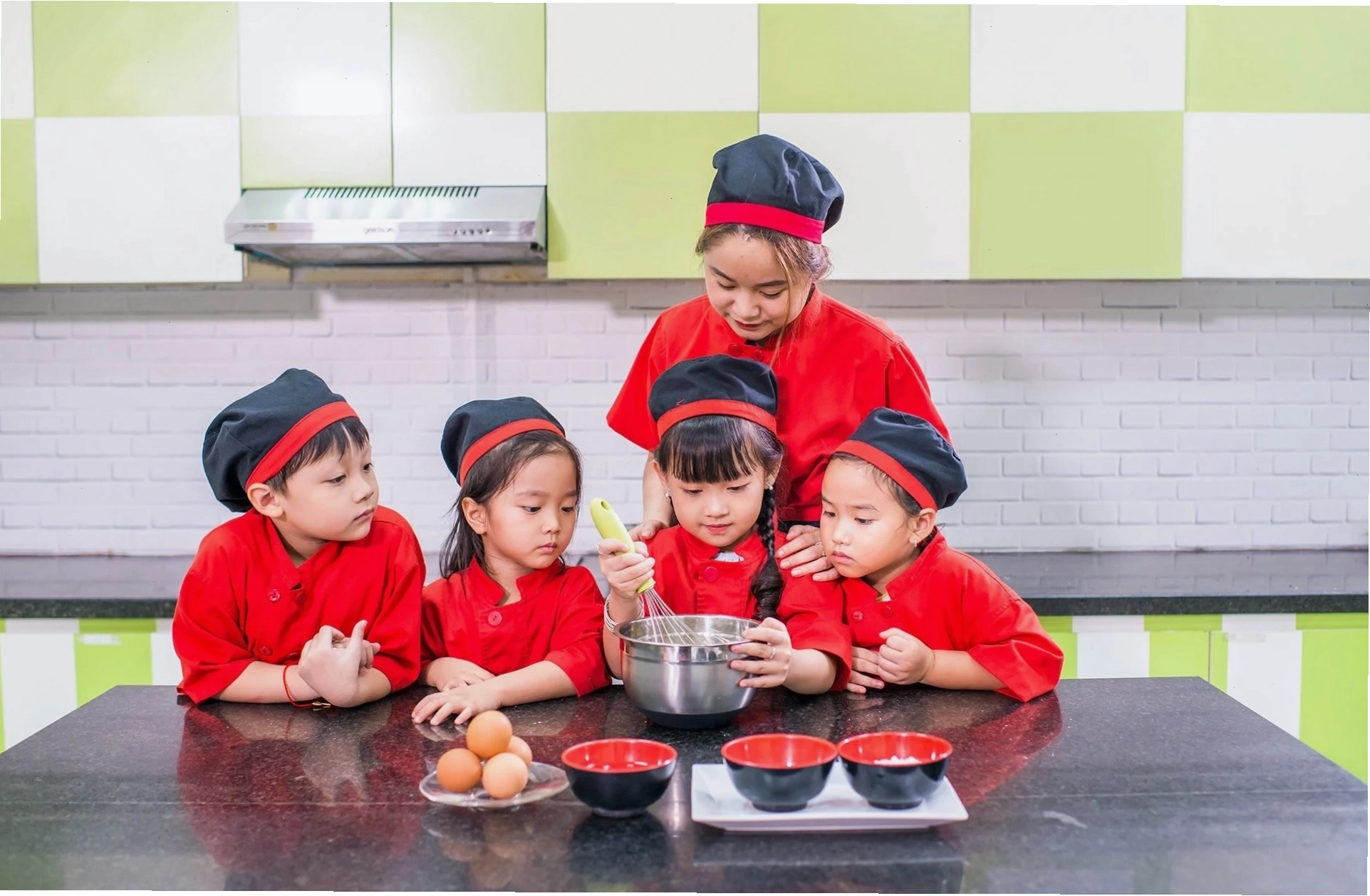 Nhiều cây xanh bao phủ tạo bóng mát cho Công viên Nghĩa Đô