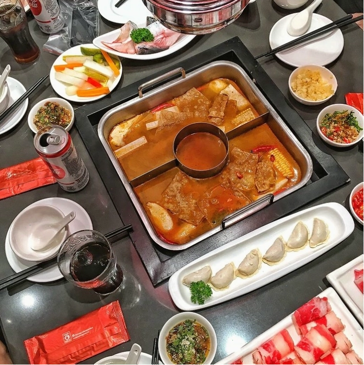Nhiều loại nước lẩu hấp dẫn tại nhà hàng Hutong