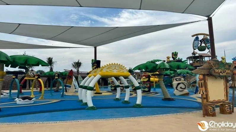 Nhiều trò chơi dưới nước hấp dẫn tại Tropicana Park Hồ Tràm