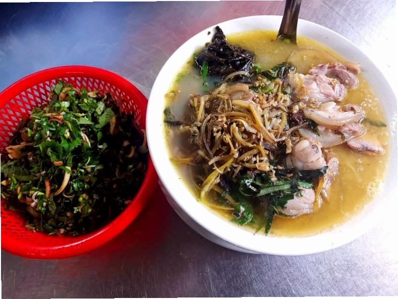 Những chiếc thuyền đánh cá của ngư dân trên biển