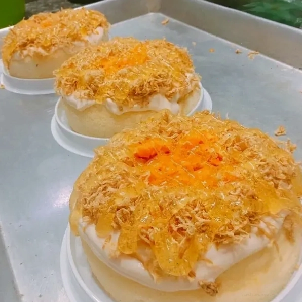 Những chiếc thuyền đánh cá đang được chuẩn bị ra khơi