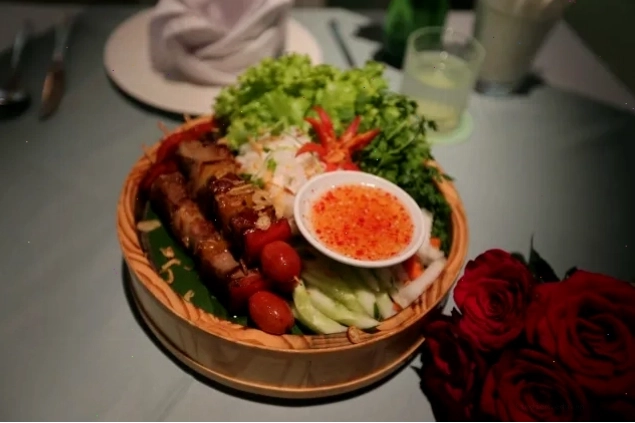 Những khoảnh khắc ăn uống dễ dàng tại khu vực nhà hàng