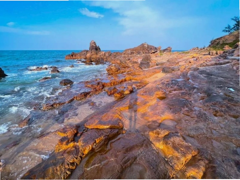 Những khối đá kỳ lạ tại Bãi Đá Nhảy