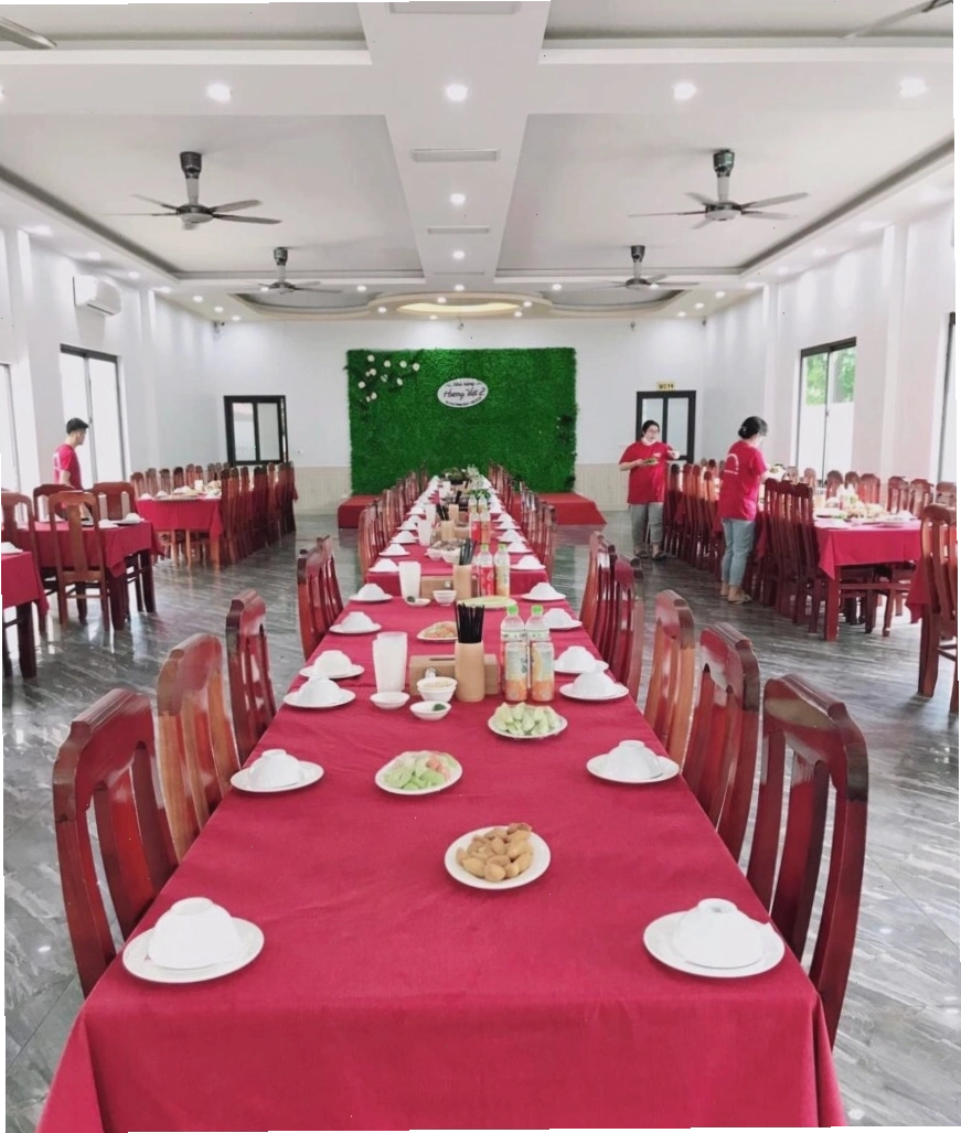 Nội thất ấm cúng tại Nhà hàng Hương Việt Đại Lải