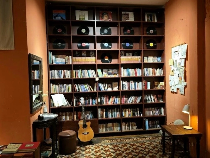 Nội thất ấm cúng tại Things Cafe
