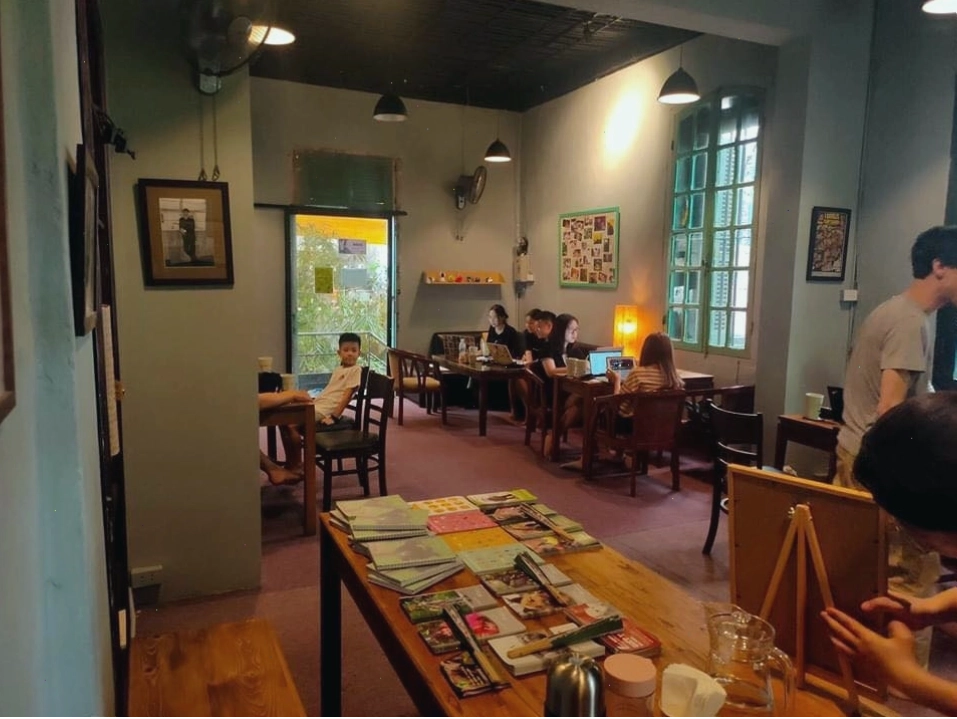 Nội thất cổ điển tại Tranquil Book & Coffee