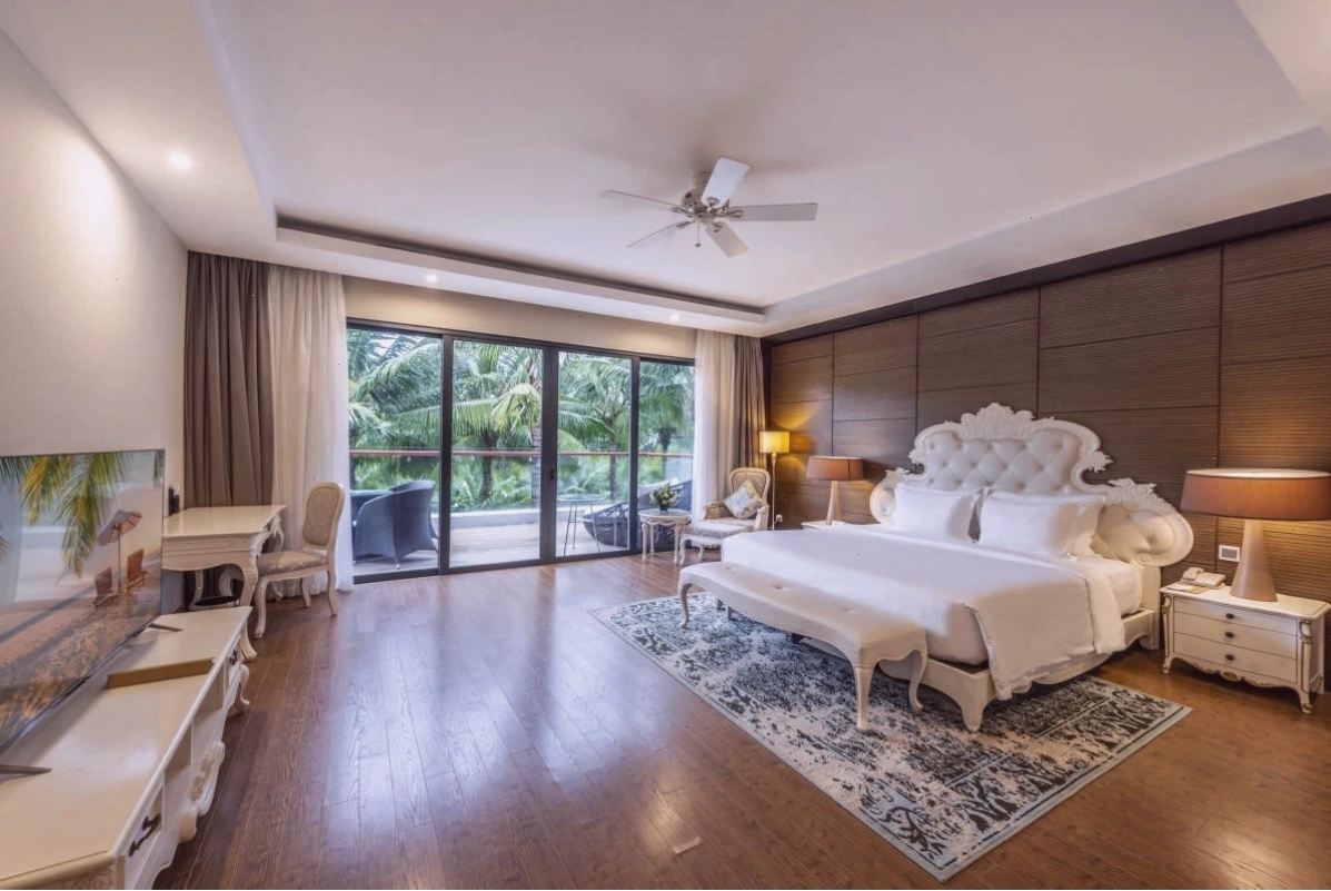 Nội thất phòng Deluxe tại Vinpearl Nha Trang Bay Resort