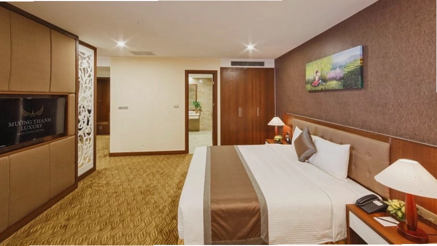Nội thất phòng Executive Suite ấm cúng tại Mường Thanh Holiday Mộc Châu