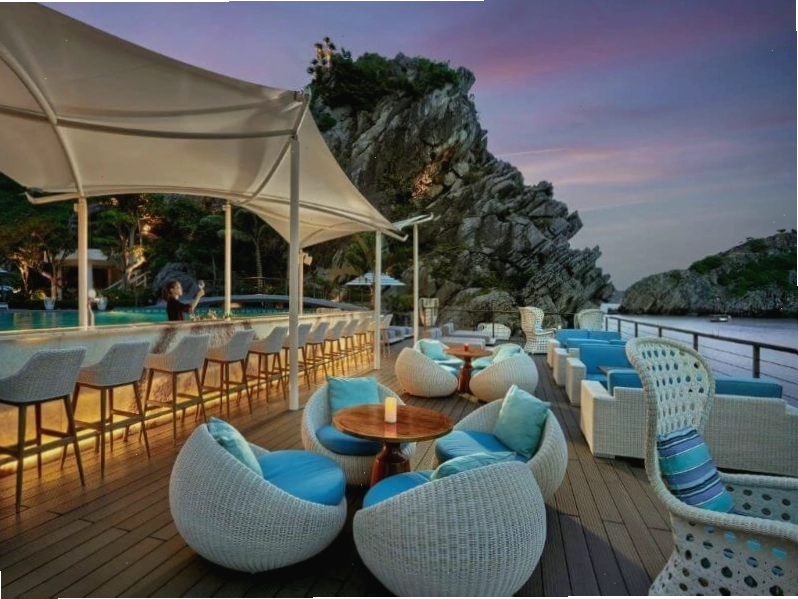 Nội thất sang trọng bên trong phòng nghỉ tại Hotel Perle d’Orient Mgallery Cát Bà