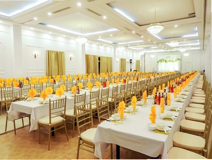 Nội thất sang trọng tại nhà hàng Hương Sen