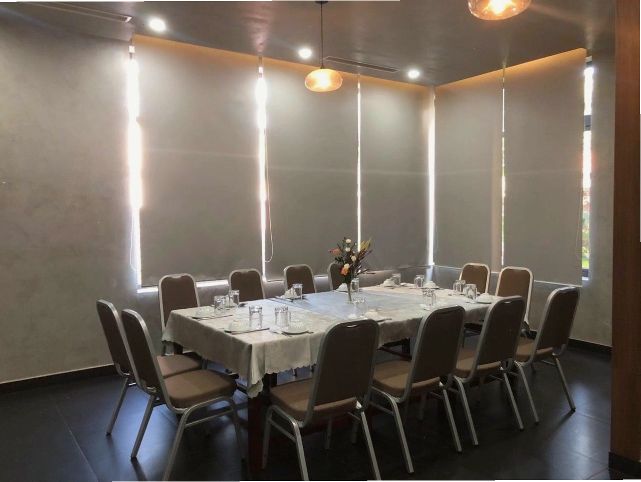 Nội thất sang trọng trong phòng VIP của Hạnh Nhung Luxury Restaurant