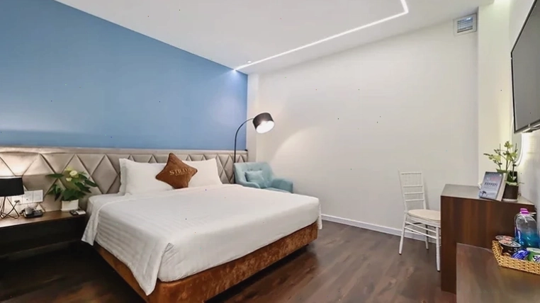 Nội thất sang trọng và tinh tế trong phòng Superior tại Stillus Boutique Hotel