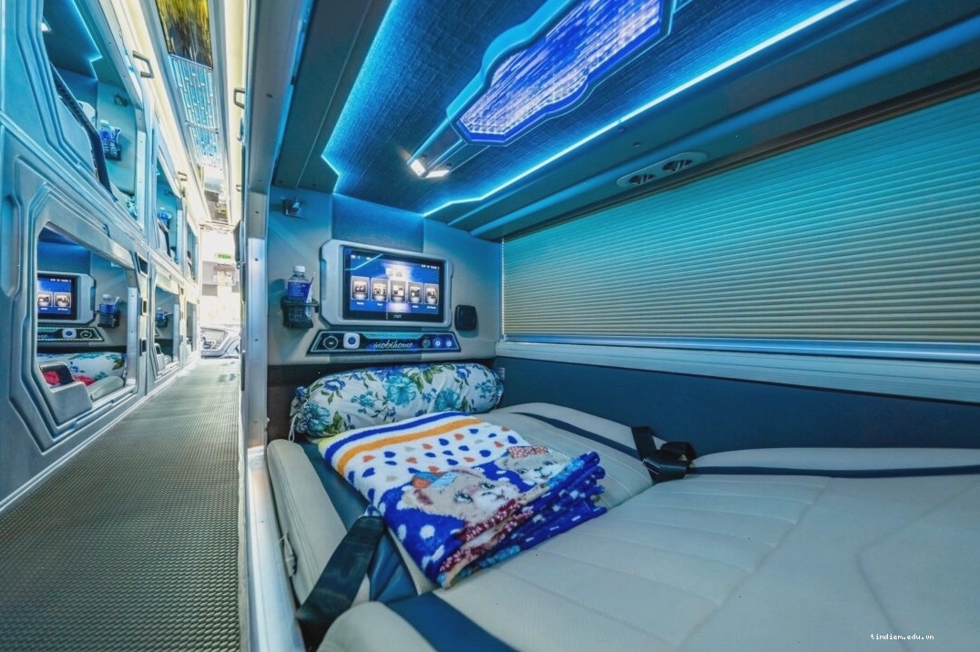 Nội thất xe limousine Hạnh Cafe sang trọng