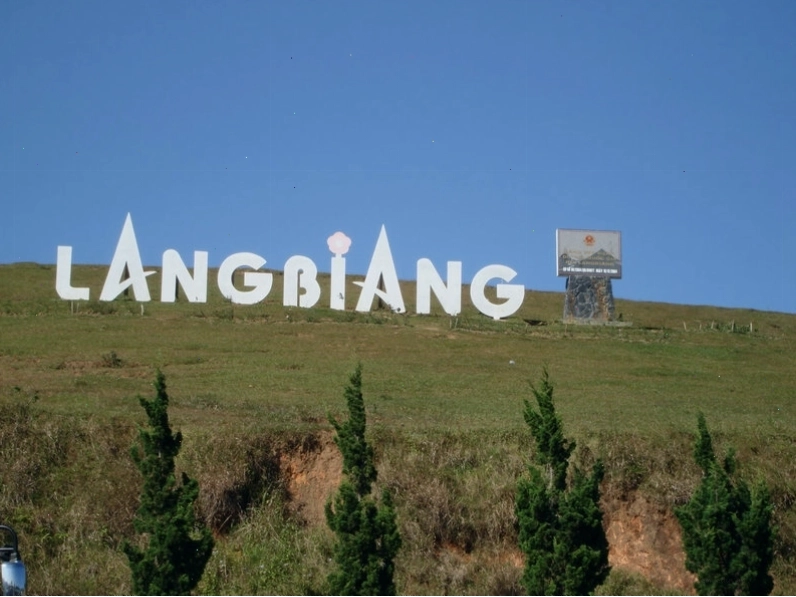 Núi Langbiang, biểu tượng du lịch Đà Lạt với cảnh quan hùng vĩ