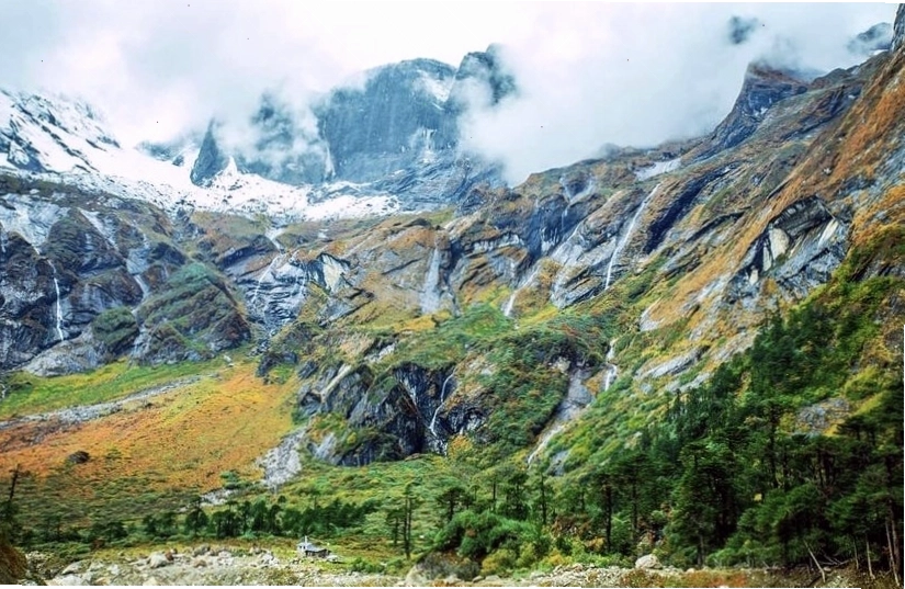 Núi Makalu ở Nepal với vẻ đẹp thiên nhiên hùng vĩ