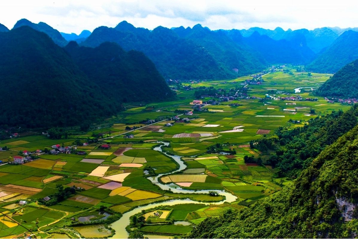 Núi Nà Lay nhìn ra thung lũng Bắc Sơn hùng vĩ