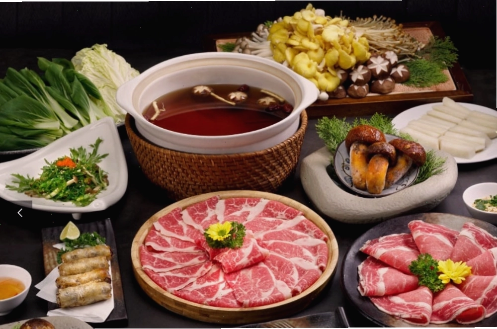 Nước dùng lẩu nấm Ashima được ninh kỹ lưỡng